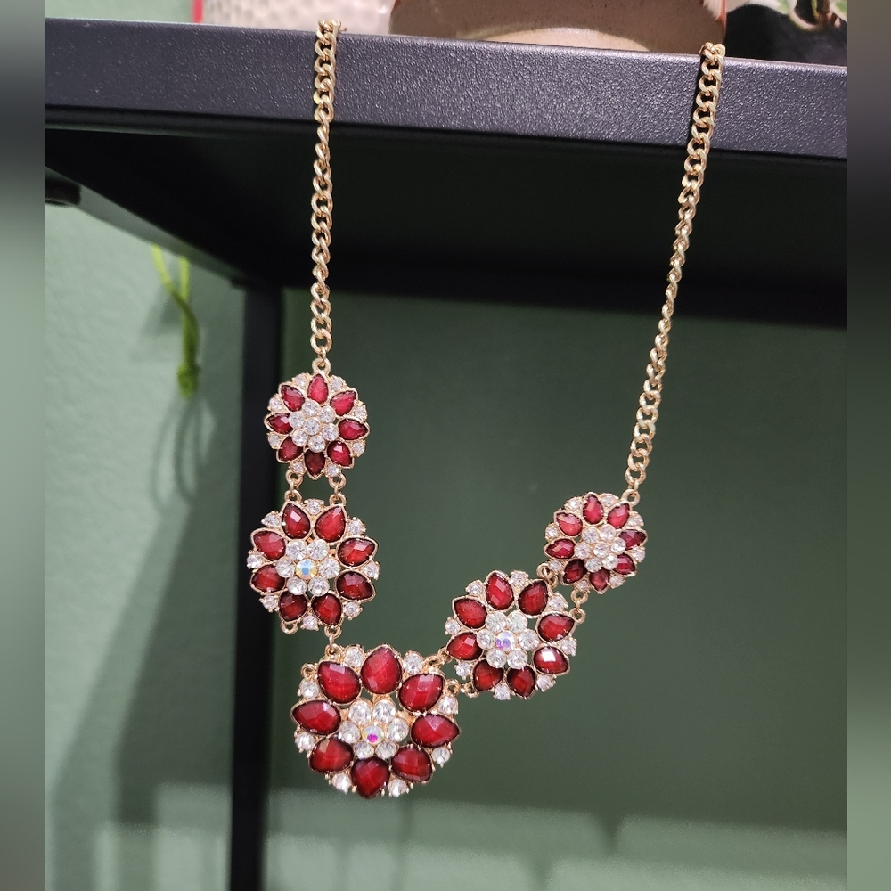 Elegant Floral Necklace with Red and Gold Accents - Picture 1 of 6